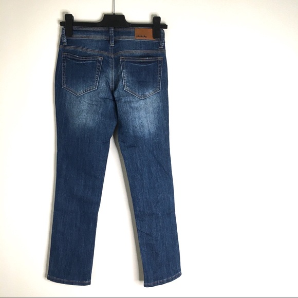 Dollhouse Roll-Up Skinny Capri - Picture 6 of 9